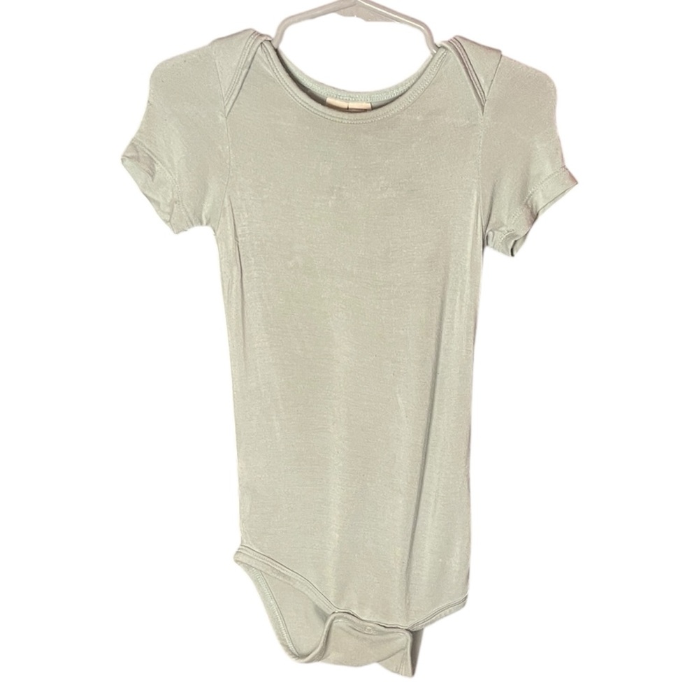 Kyte Baby short sleeve bodysuit in sage